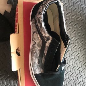 Vans New in box. men’s us 9 women’s 10.5